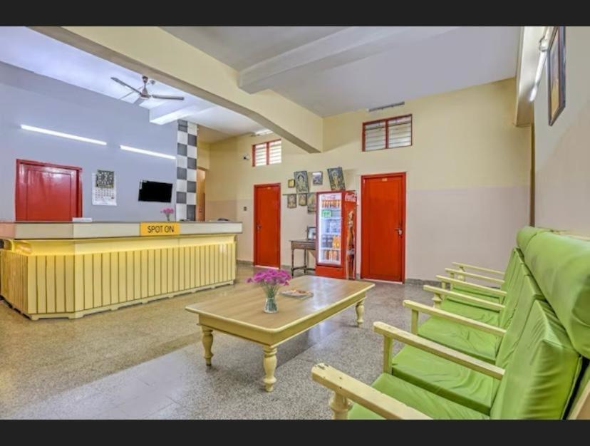 Ss Kkp Tourist Home Тривандрум Экстерьер фото